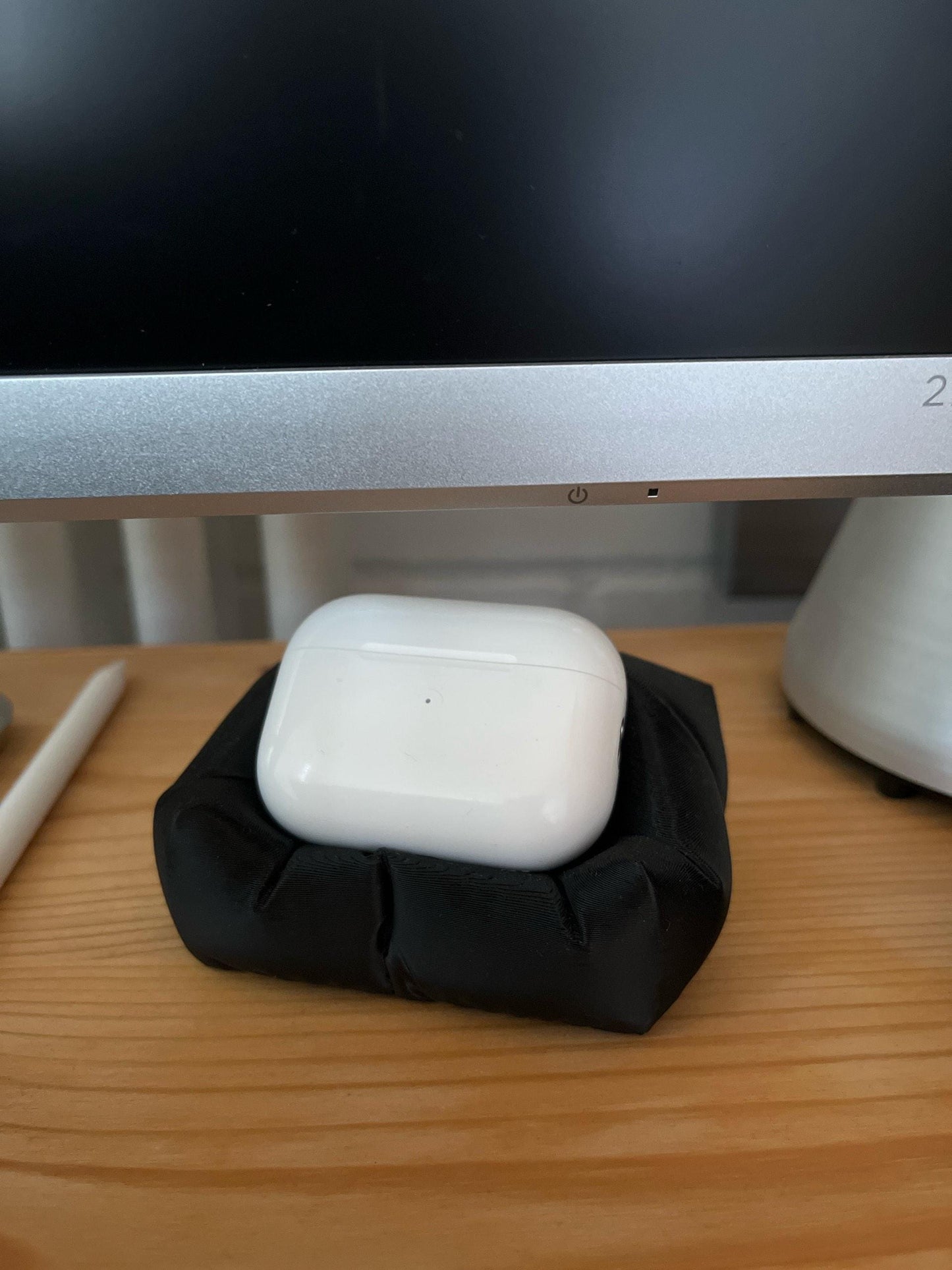 AirPods Stand – Cozy Pillow Desk Holder