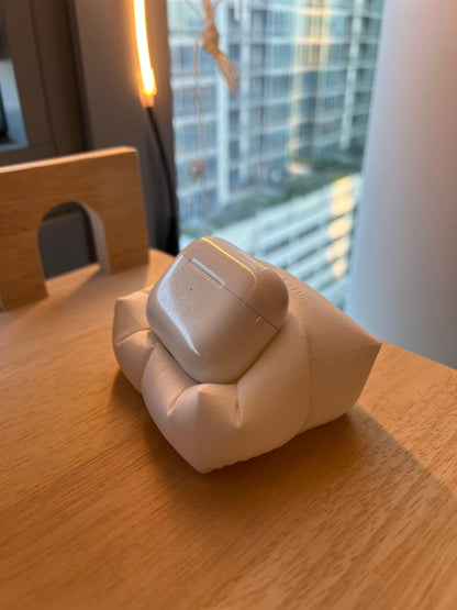 AirPods Stand – Cozy Pillow Desk Holder