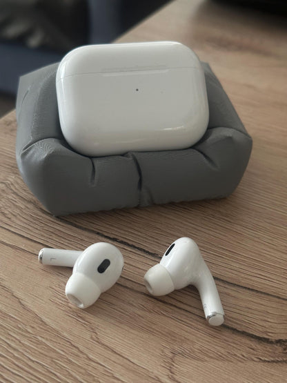 AirPods Stand – Cozy Pillow Desk Holder